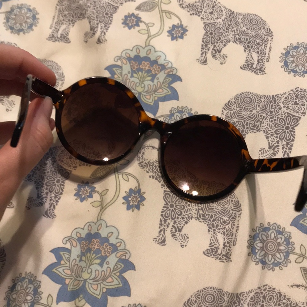 Sunglasses - Picture 3 of 5